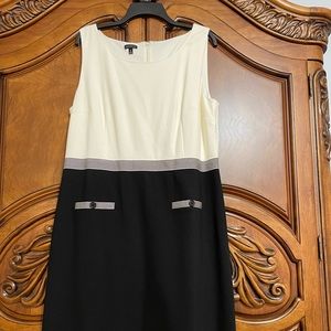 Black and white knit dress
